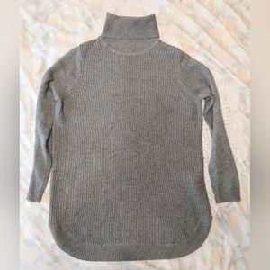 💚 Joe Fresh Gray Turtleneck Sweater